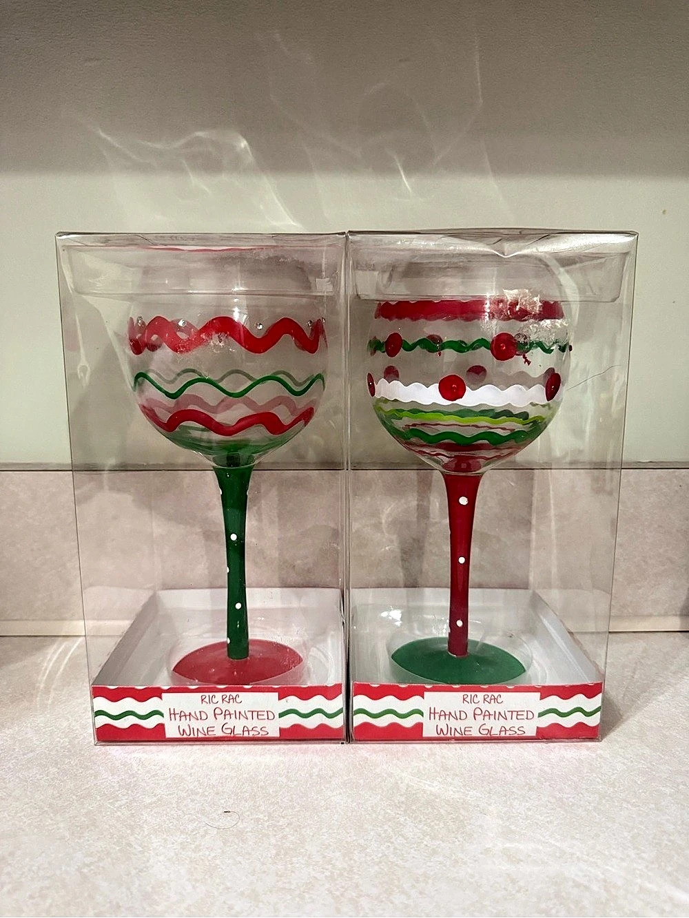 Dennis East International Ric Rac Hand Painted Wine Glass Glasses Red & Green